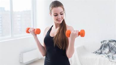 別只做有氧運動了，女人多做6個「啞鈴訓練動作」，塑造緊致身材，持久年輕體態